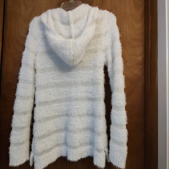 Almost Famous fluffy, shaggy white hooded tunic sweater. Size large. - Picture 2 of 10